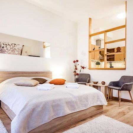 Апартаменты Downtown Charm With Balcony And Garden View Будапешт Экстерьер фото