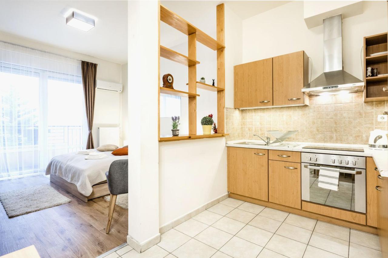 Апартаменты Downtown Charm With Balcony And Garden View Будапешт Экстерьер фото