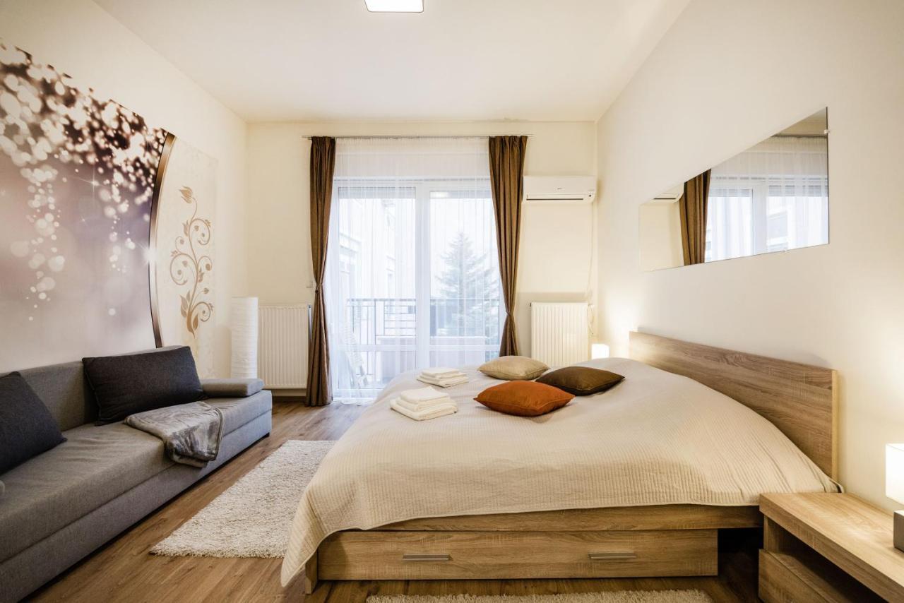 Апартаменты Downtown Charm With Balcony And Garden View Будапешт Экстерьер фото