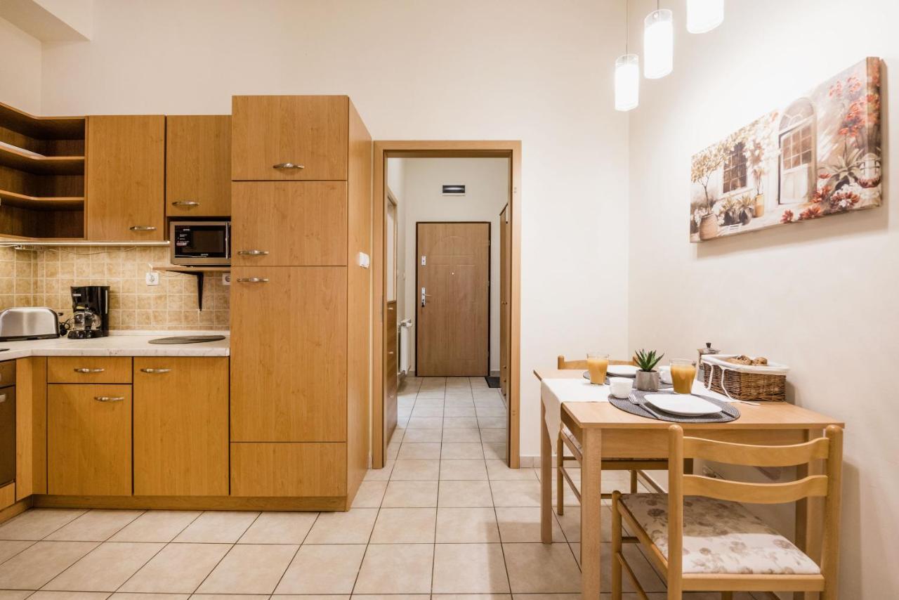 Апартаменты Downtown Charm With Balcony And Garden View Будапешт Экстерьер фото